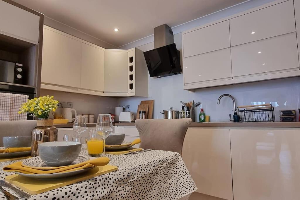 Central Riverside Apartment Bristol Dış mekan fotoğraf